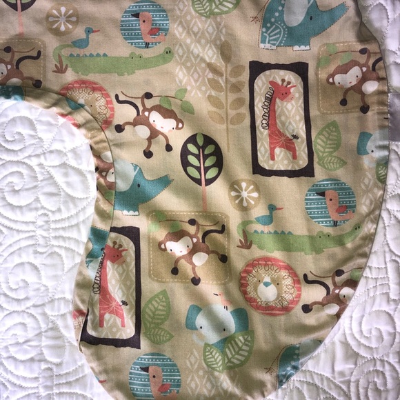 Boppy Nursing Pillow Cover -Zafari Animals - Picture 3 of 5